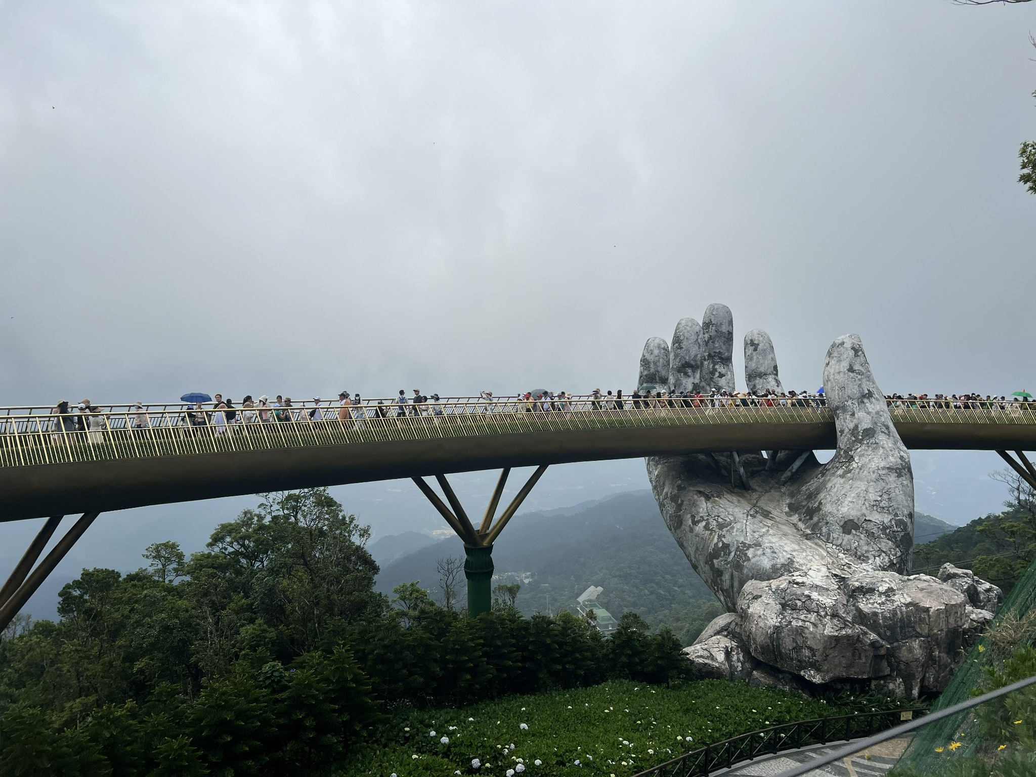 Ba Na Hills Golden Bridge