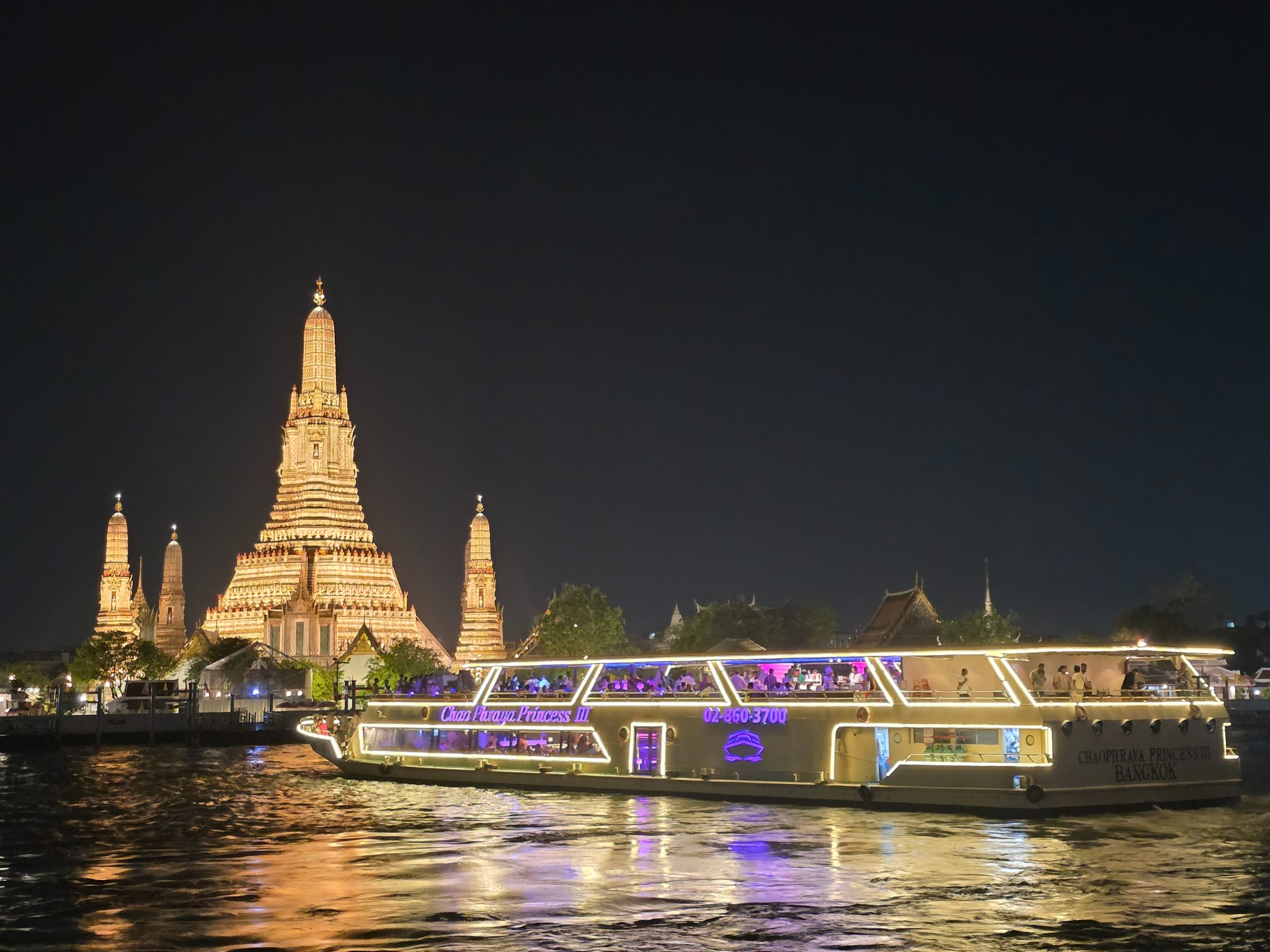 Bangkok: The Newest Luxury 5-Star Bangkok Chao Phraya Cruise