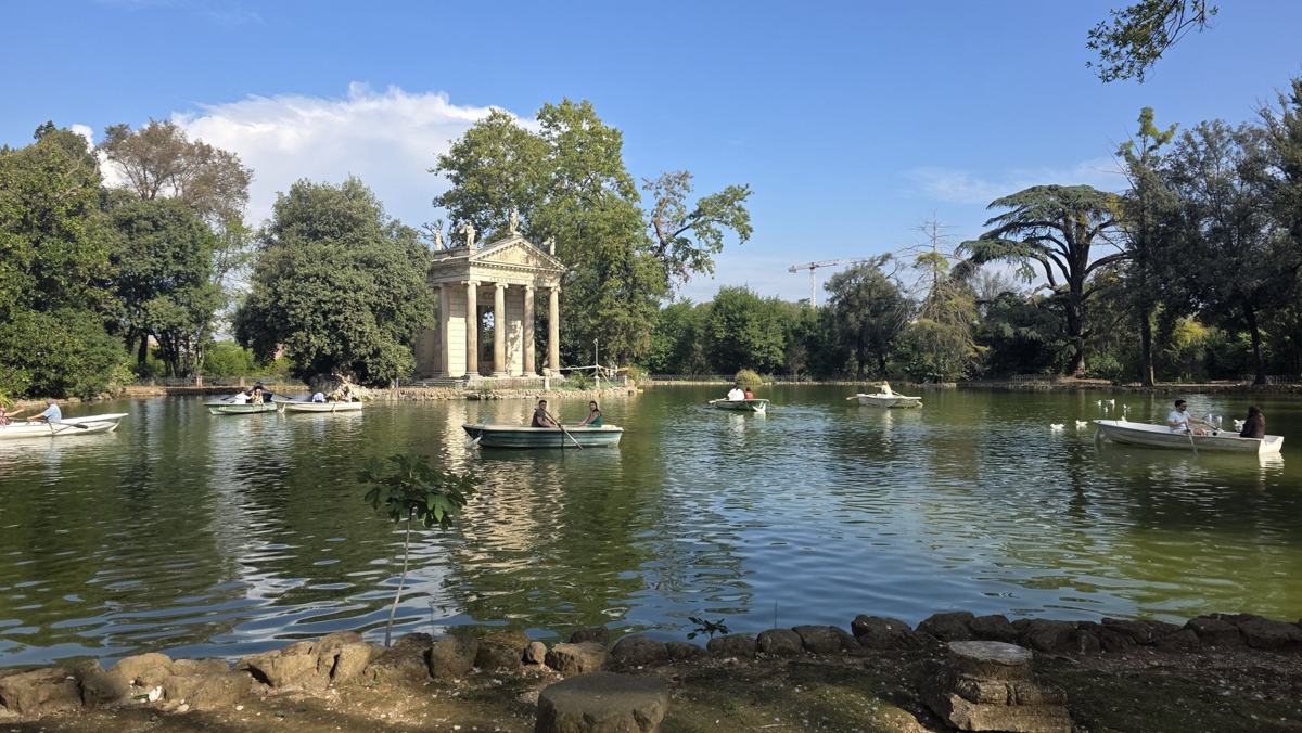 The lake and temple in Villa Borghese.
