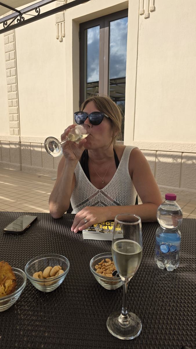 A relaxed glass of wine during our Feudo stay.