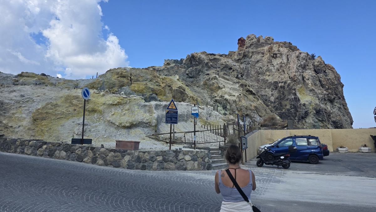 The volcanic setting near the mud-bath area.