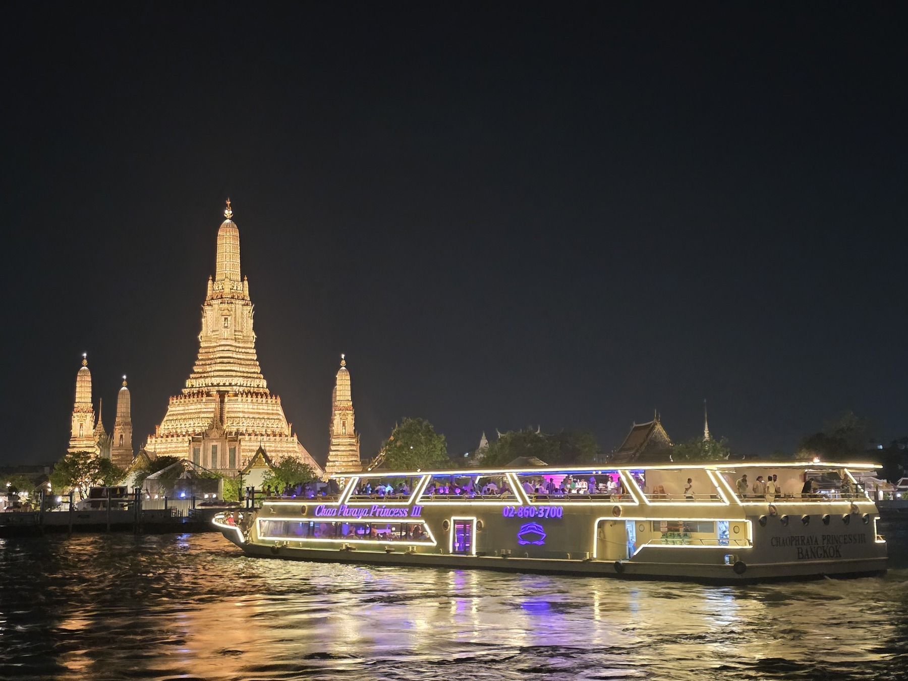 Dinner cruise on the Chao Phraya