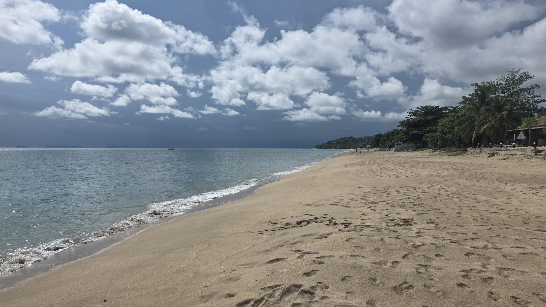 Long sandy beach on Koh Lanta